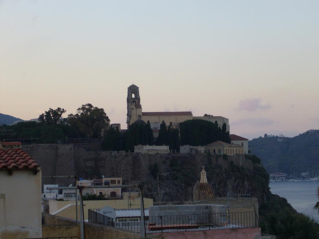 Casa Zu Peppino Lägenhet Lipari  Exteriör bild